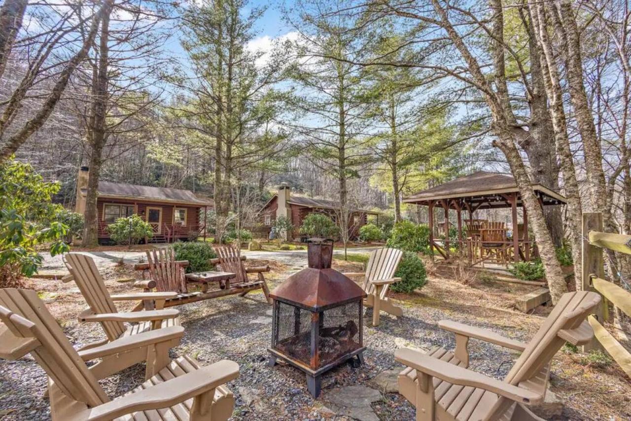 Classic Log Cabin With Fireplace On Quiet River Blowing Rock Exterior foto